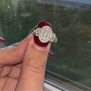 1 & 1/3 ct gorgeous diamond ring (size 7)